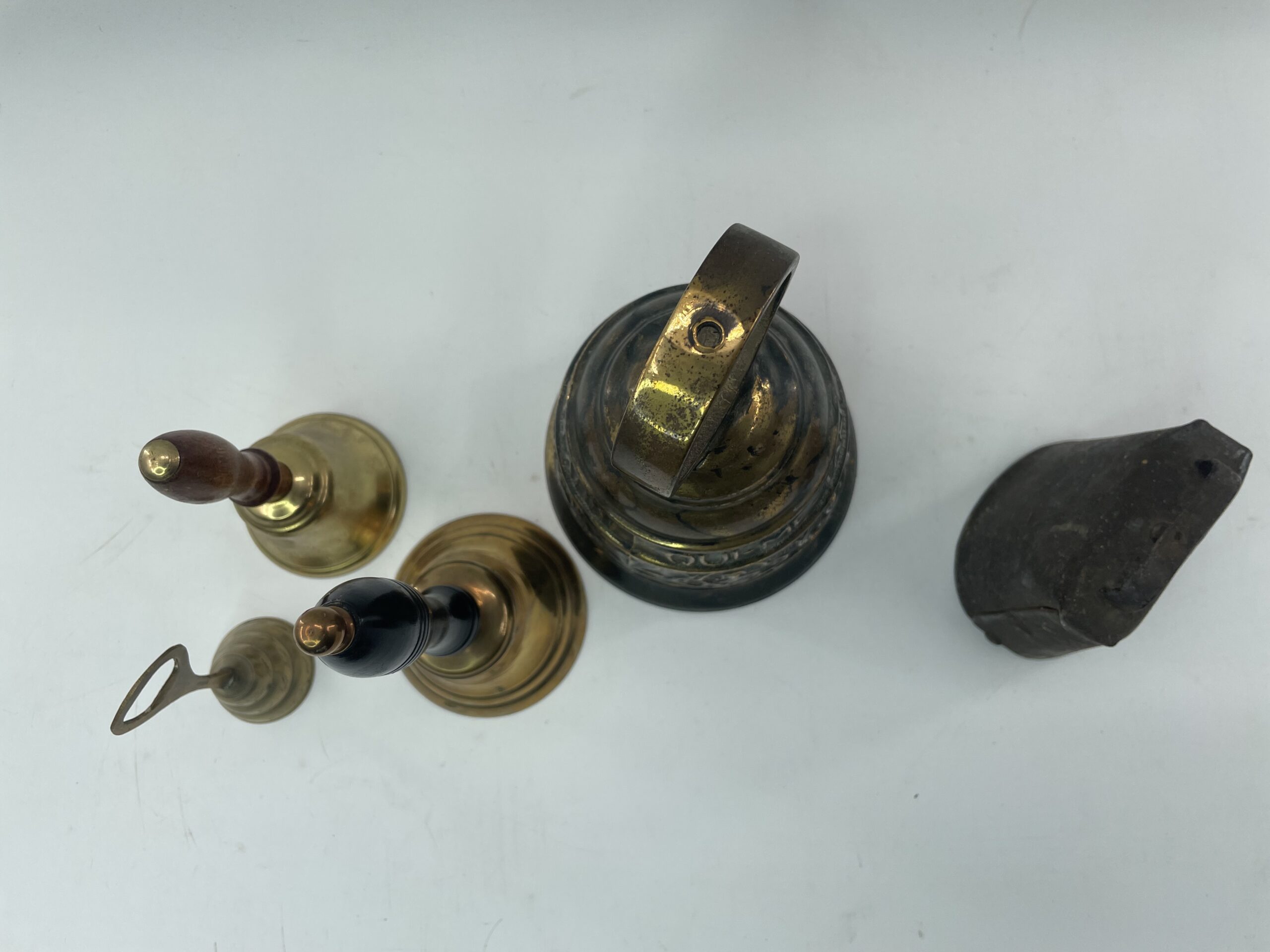 Lot # 84 – Brass bells, antique cowbell - Image 3
