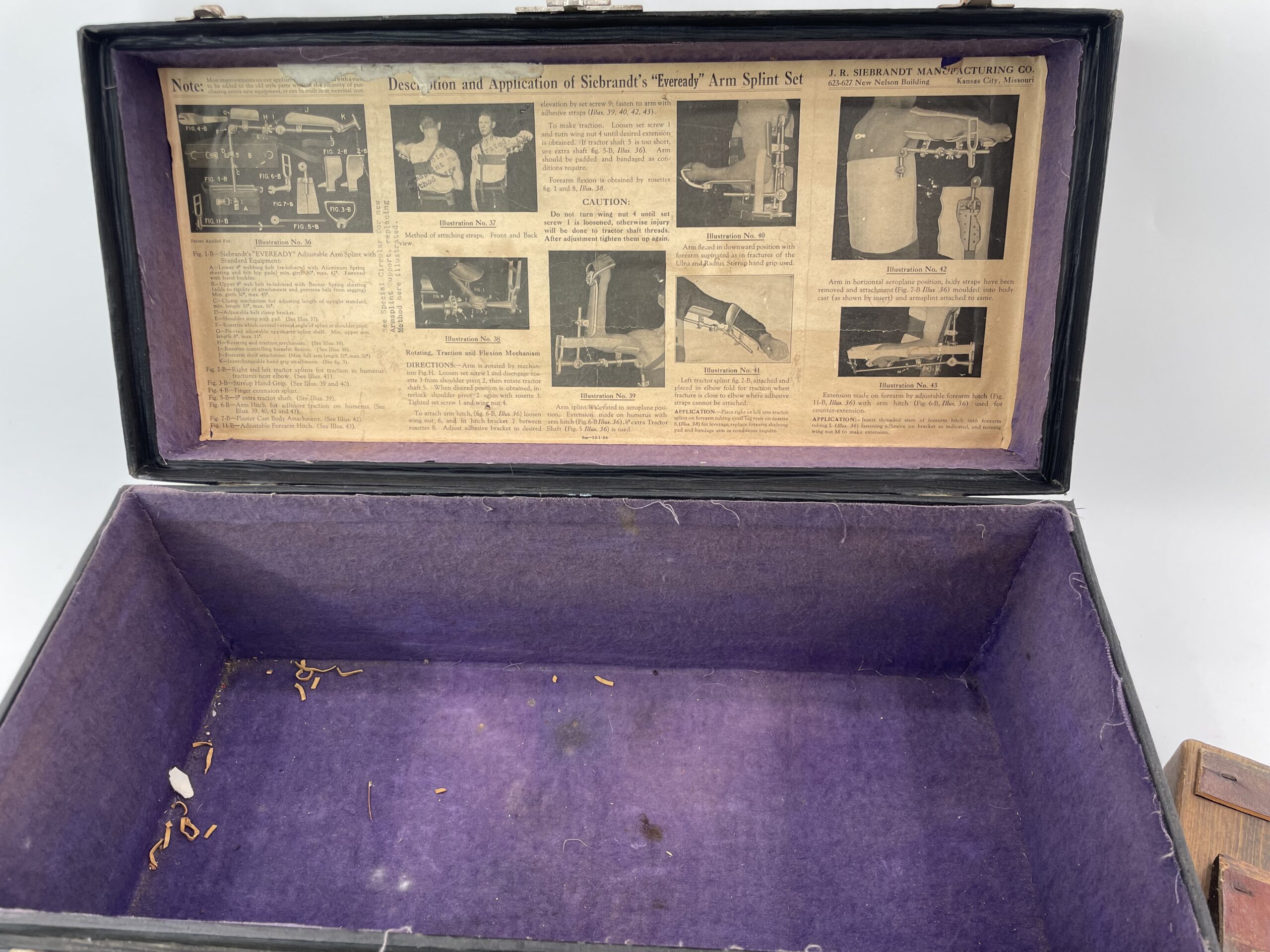 Lot # 83 – Antique Doctors contraption box, cast iron hanging monkey hooks, small grinder & more! - Image 6