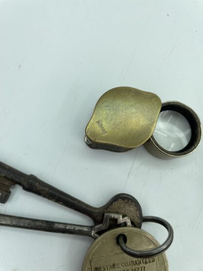 Lot # 81 – Trinket box lot. Vintage Alcatraz prison tags, old keys, casino Monte Carlo brass tin, Coca-Cola wall bottle opener, & more - Image 4