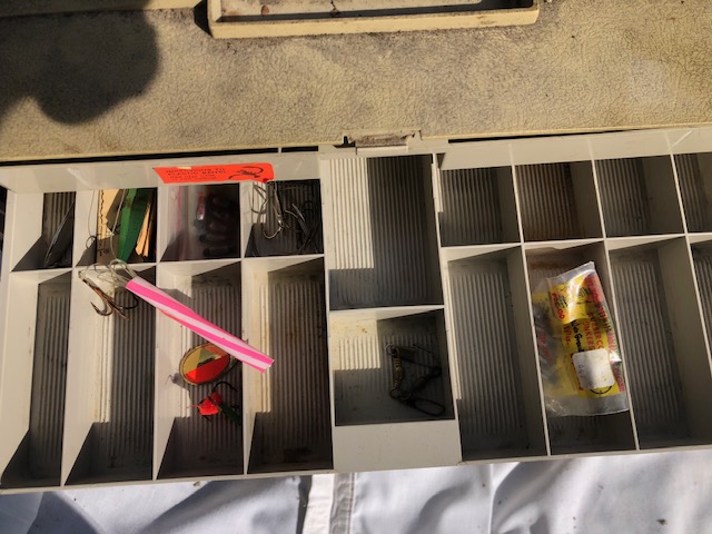 Lot # 69 – Tackle box with tackle - Image 4