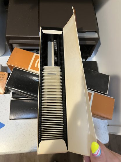 Lot #412 – Argus 541 Automatic Slide Projector and Slides / HP Printer DeskJet Plus 4140 - Image 3