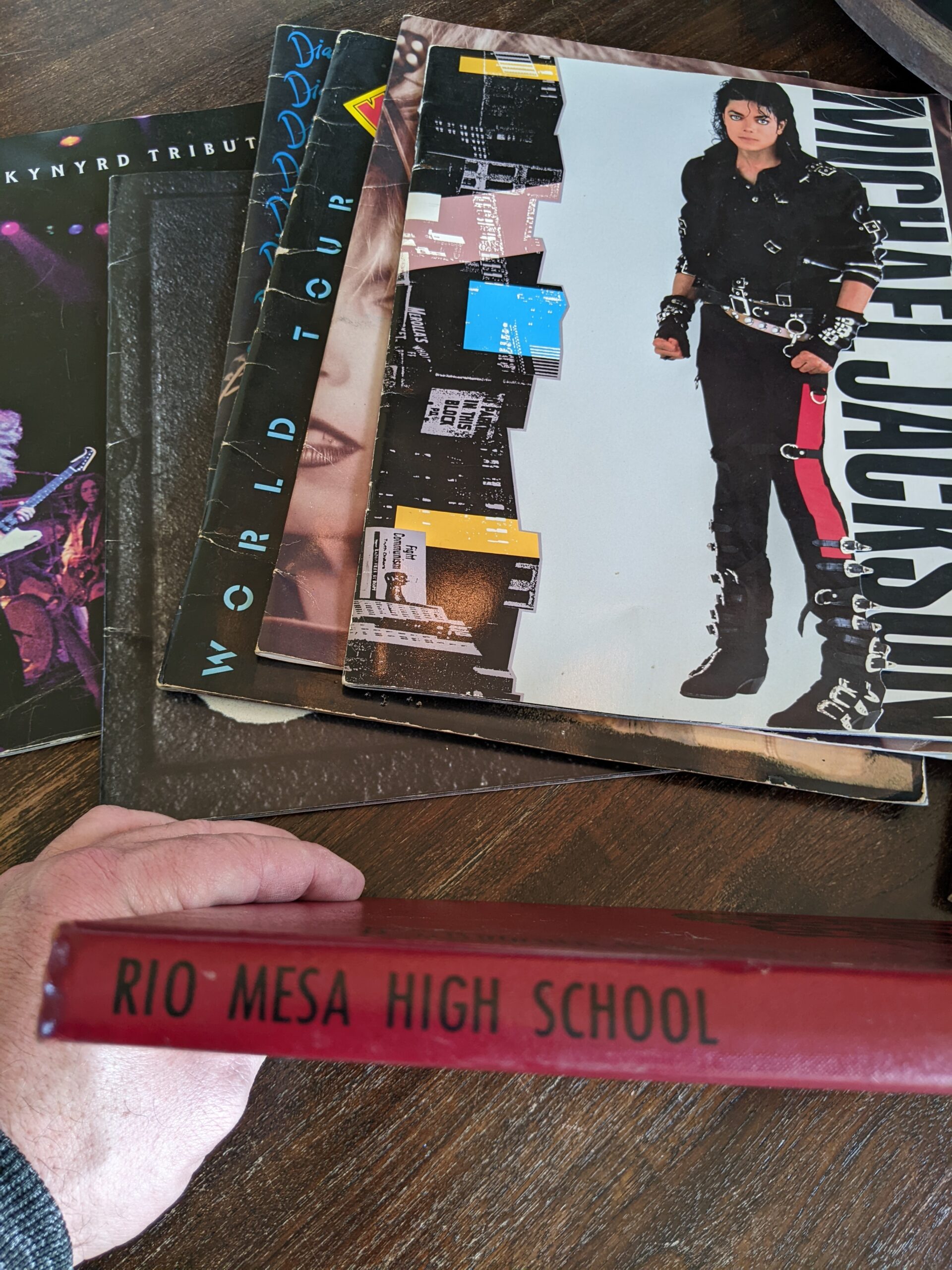 Lot # 16 – Vintage concert Programs & 1969 yearbook. Michael Jackson, Kiss & more - Image 5
