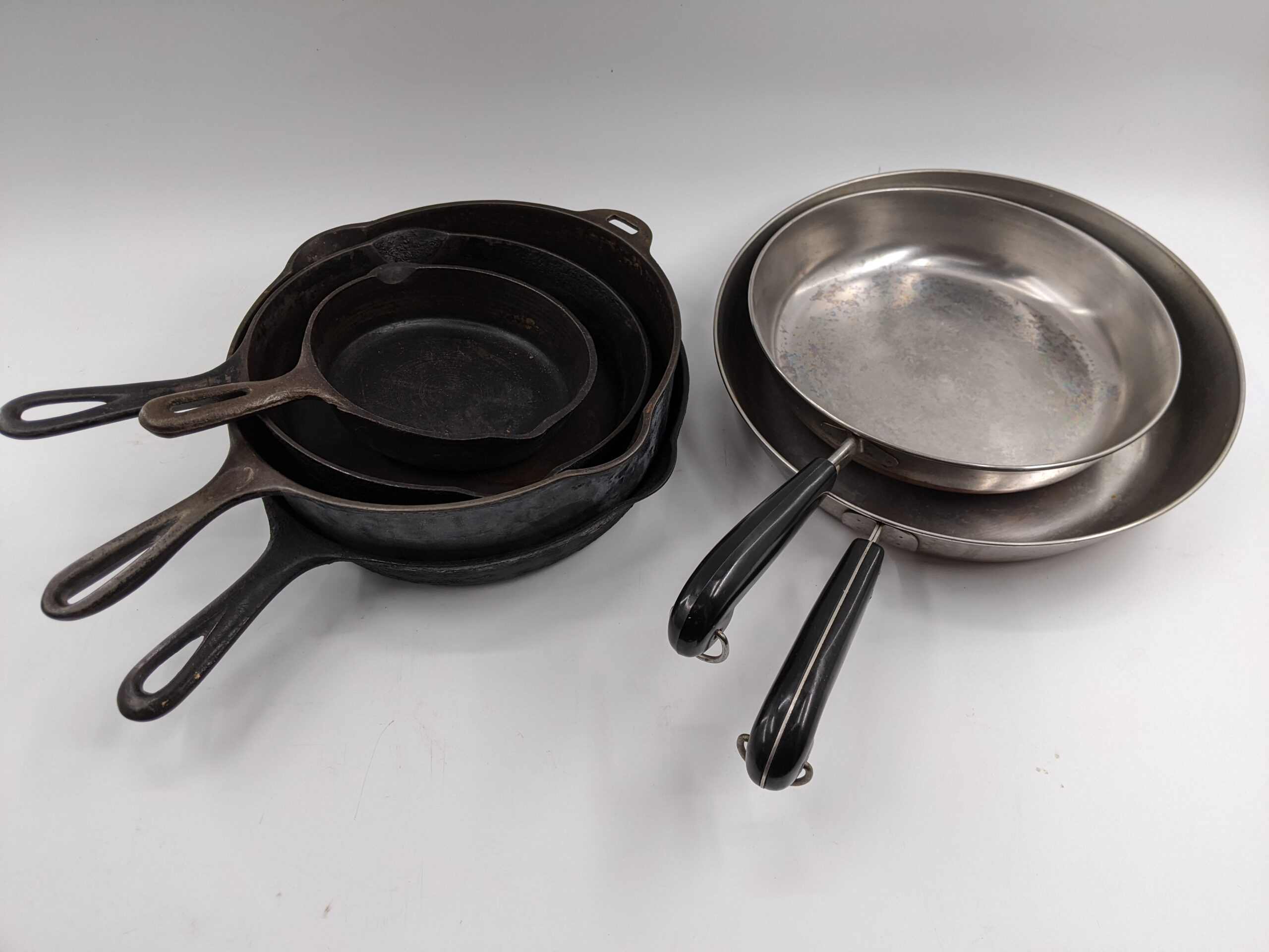 Lot # 18 – Pans. Wagner Ware, Griswold cast iron & more