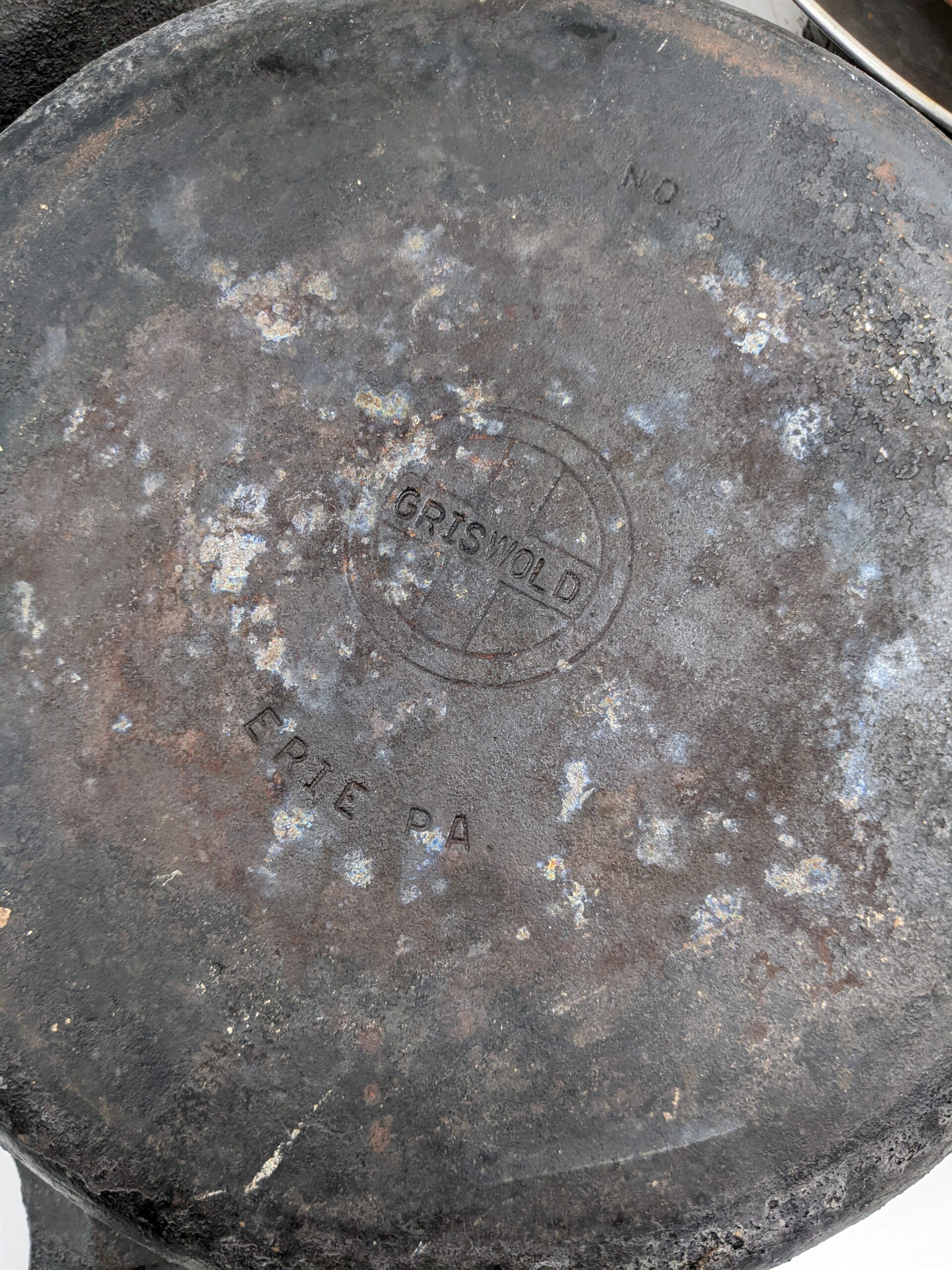 Lot # 18 – Pans. Wagner Ware, Griswold cast iron & more - Image 3