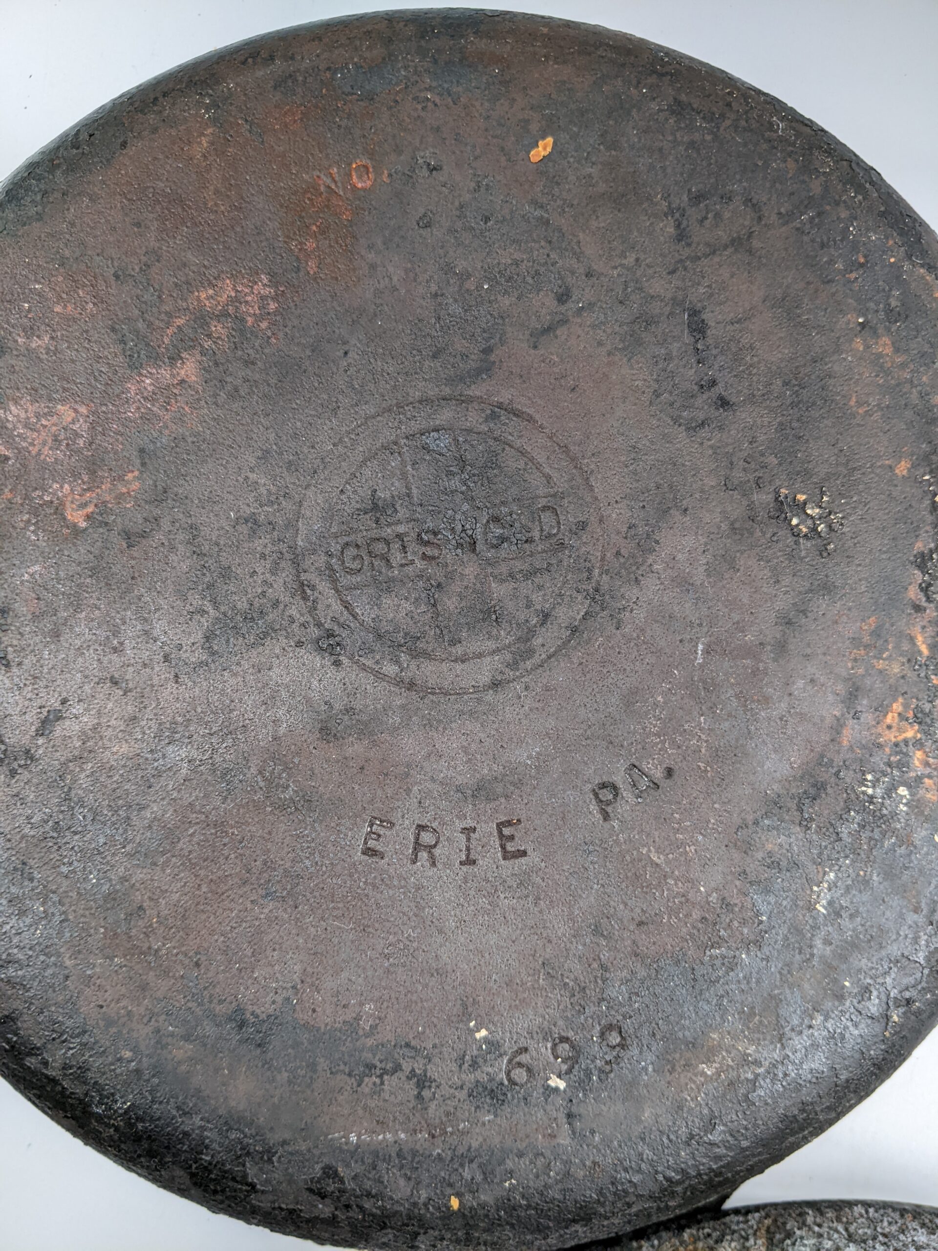 Lot # 18 – Pans. Wagner Ware, Griswold cast iron & more - Image 4