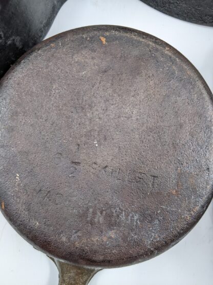 Lot # 18 – Pans. Wagner Ware, Griswold cast iron & more - Image 7