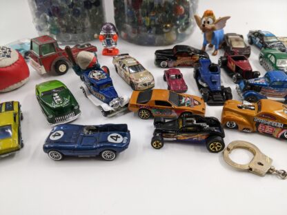 Lot # 24 – Large assortment of Marbles (over 10 lbs.), hot wheels & other toys - Image 4
