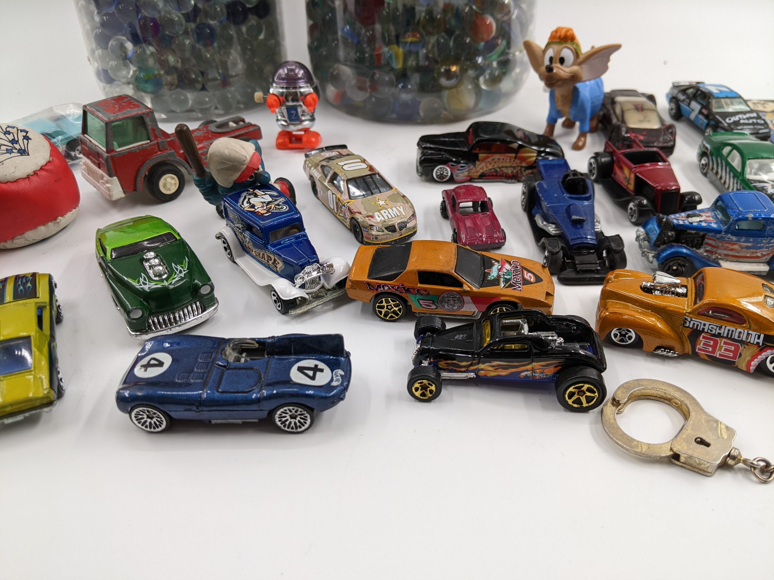 Lot # 24 – Large assortment of Marbles (over 10 lbs.), hot wheels & other toys - Image 4