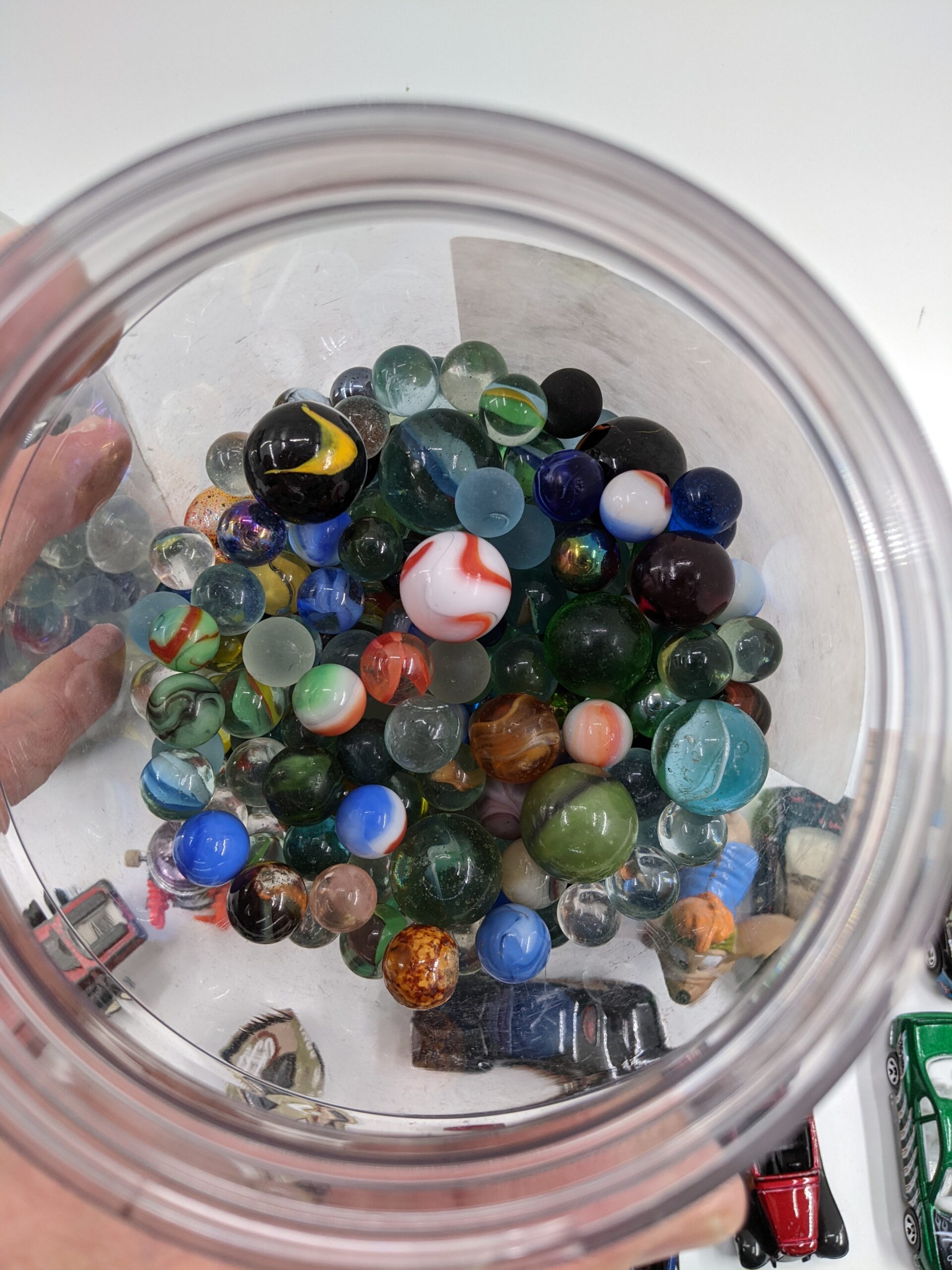 Lot # 24 – Large assortment of Marbles (over 10 lbs.), hot wheels & other toys - Image 5