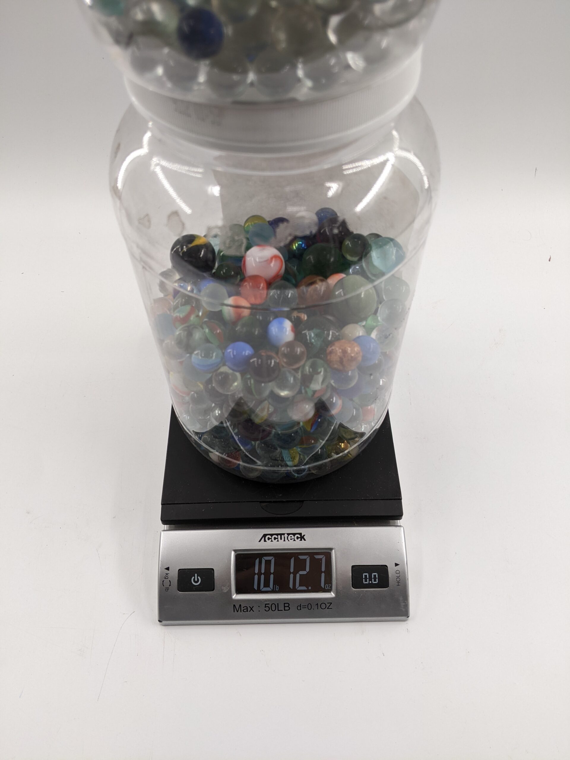 Lot # 24 – Large assortment of Marbles (over 10 lbs.), hot wheels & other toys - Image 7