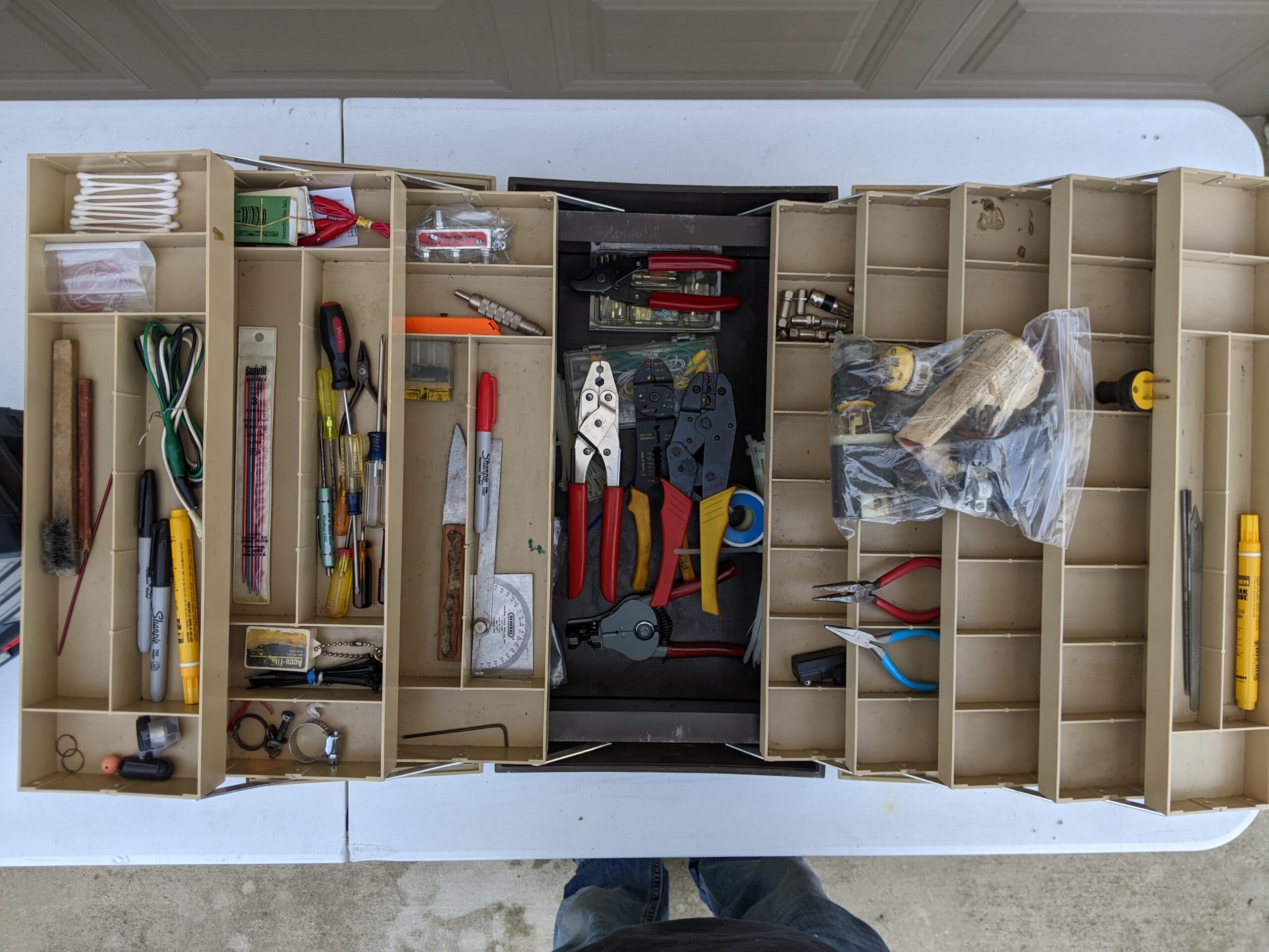 Lot # 22 – 2 boxes with electrical supplies - Image 2