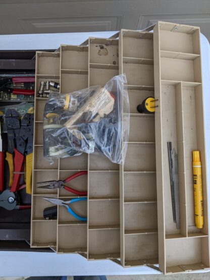 Lot # 22 – 2 boxes with electrical supplies - Image 4