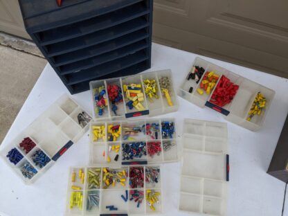 Lot # 22 – 2 boxes with electrical supplies - Image 5