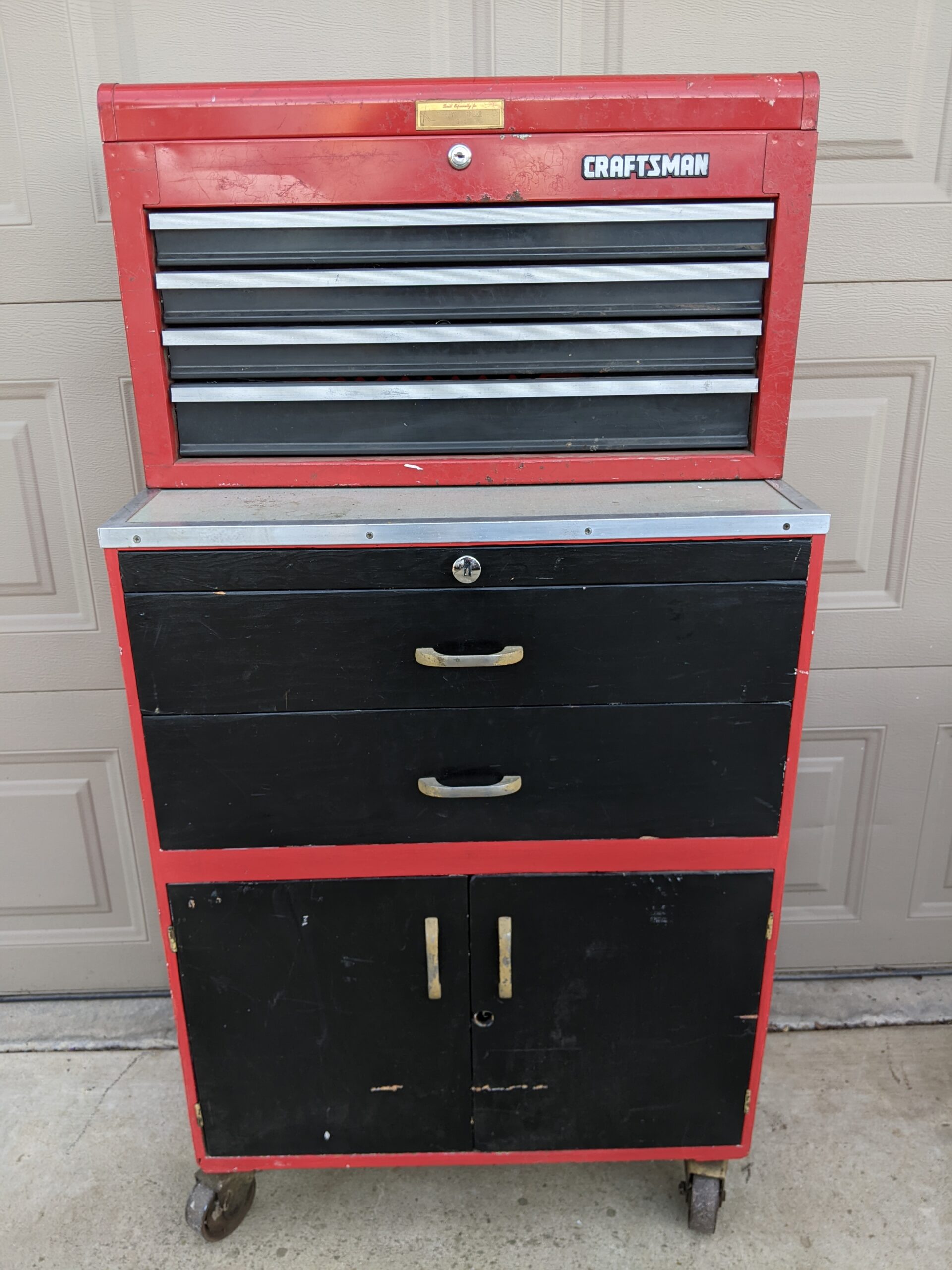 Lot # 20 – Red rolling tool chest / cabinet combo w/ a large assortment of tools.