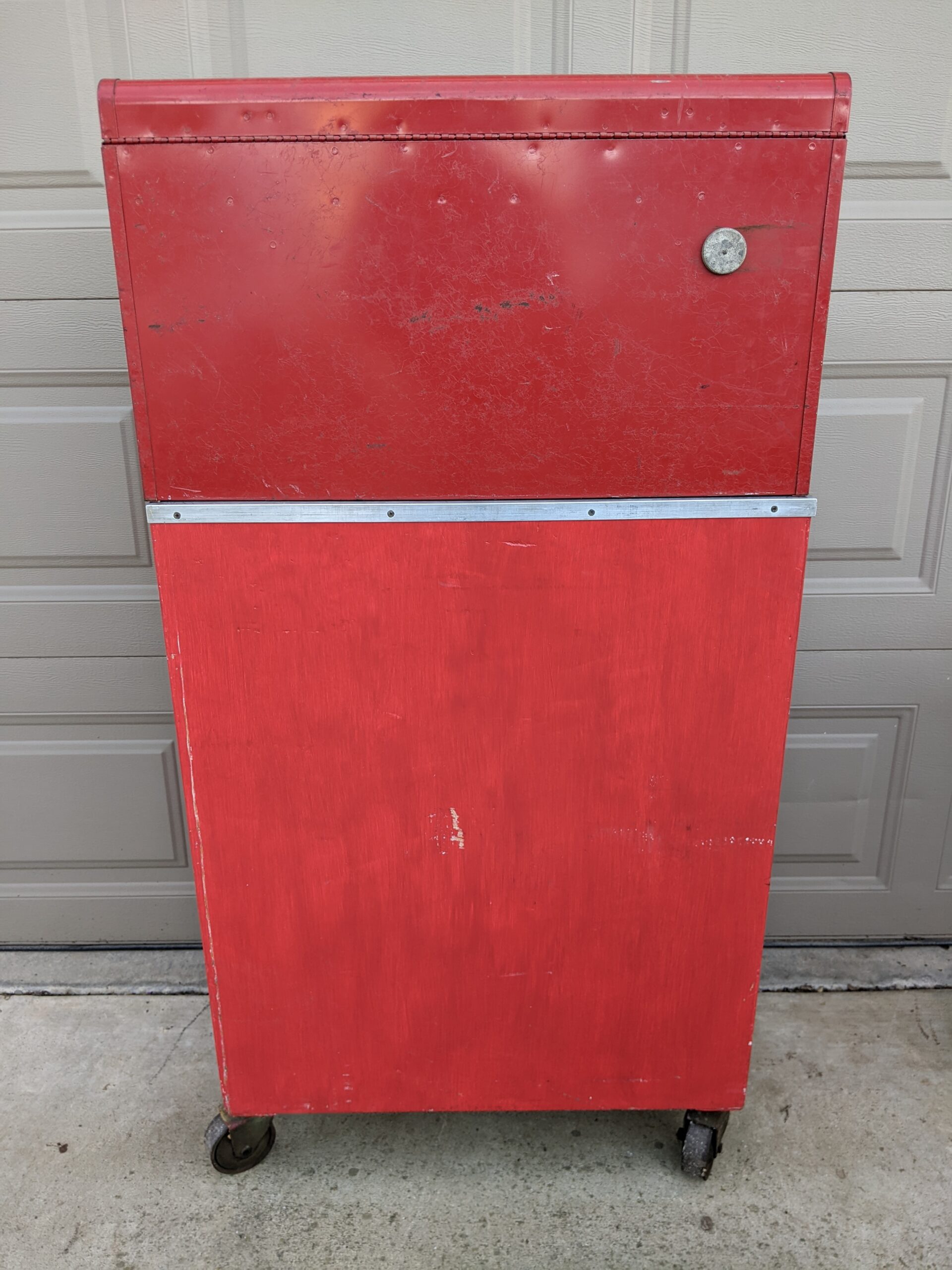 Lot # 20 – Red rolling tool chest / cabinet combo w/ a large assortment of tools. - Image 4