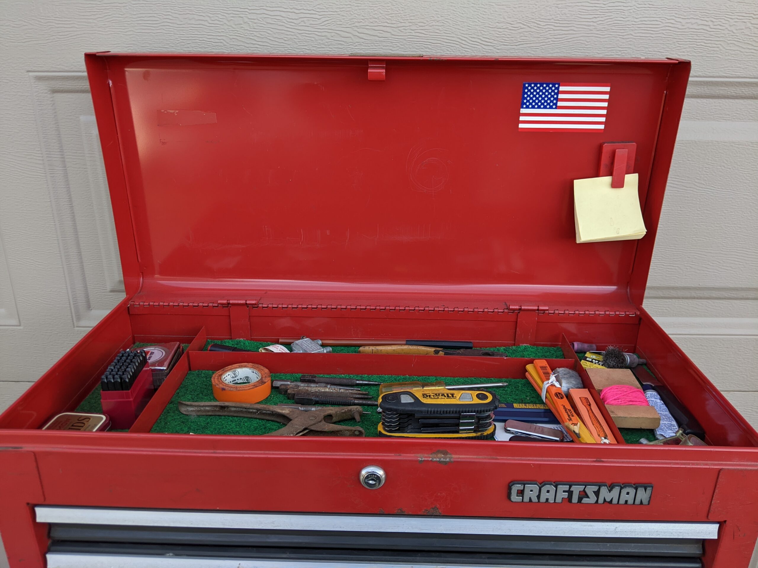 Lot # 20 – Red rolling tool chest / cabinet combo w/ a large assortment of tools. - Image 5