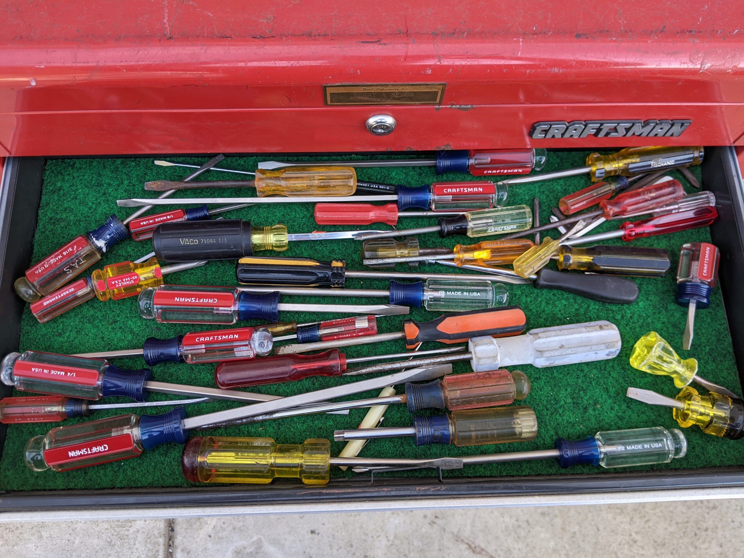 Lot # 20 – Red rolling tool chest / cabinet combo w/ a large assortment of tools. - Image 7