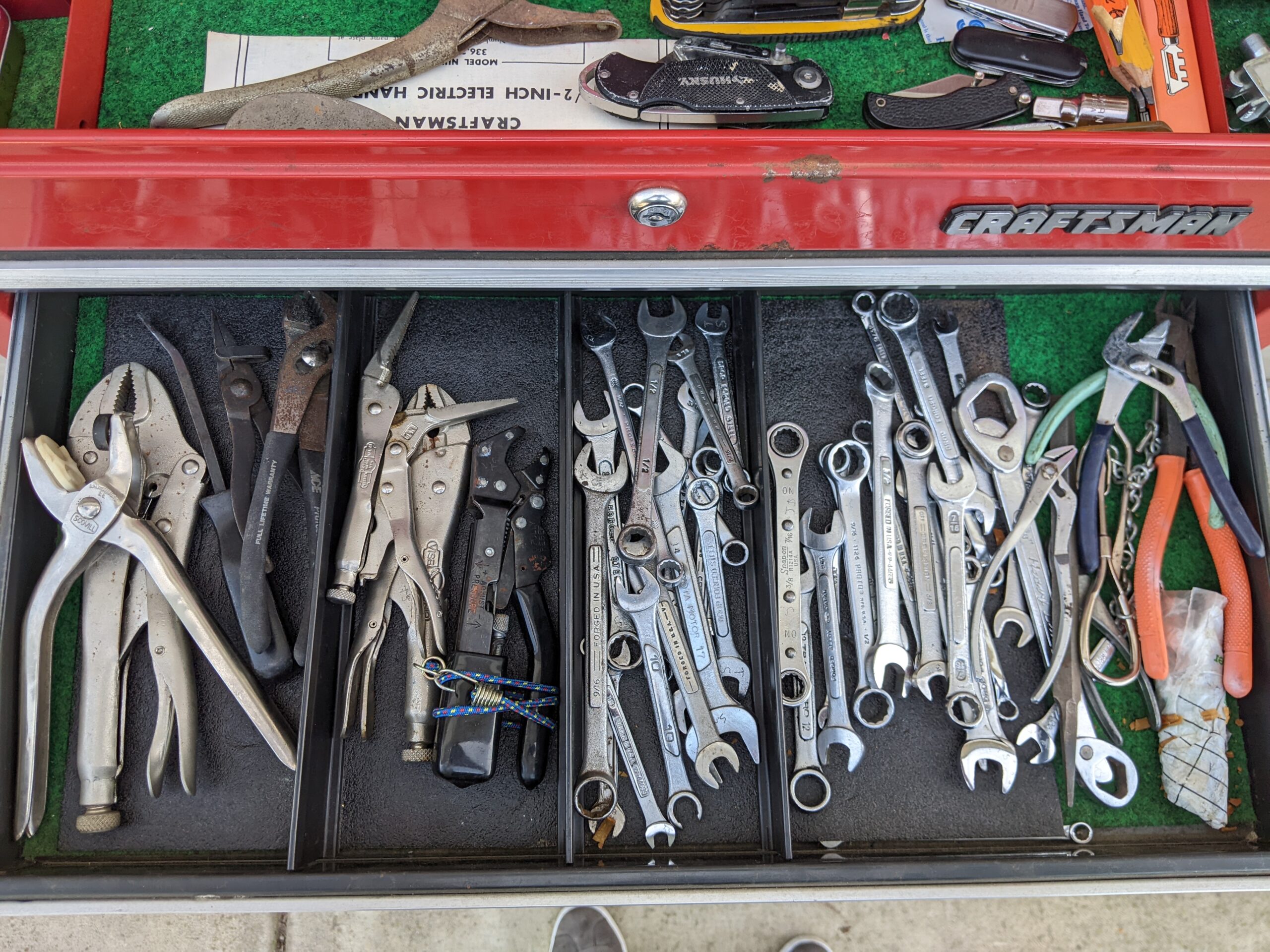 Lot # 20 – Red rolling tool chest / cabinet combo w/ a large assortment of tools. - Image 8