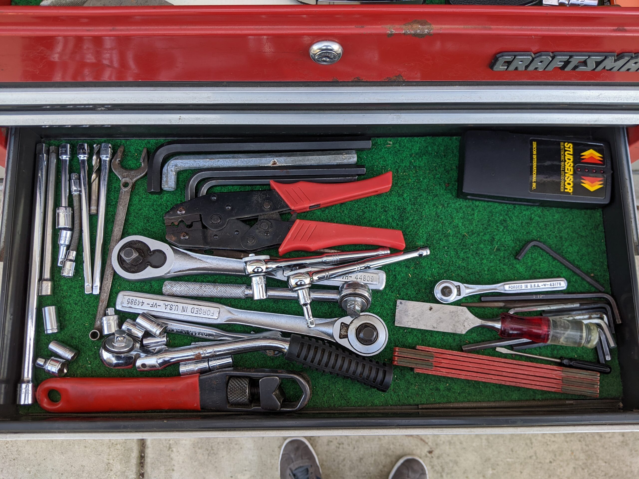 Lot # 20 – Red rolling tool chest / cabinet combo w/ a large assortment of tools. - Image 9