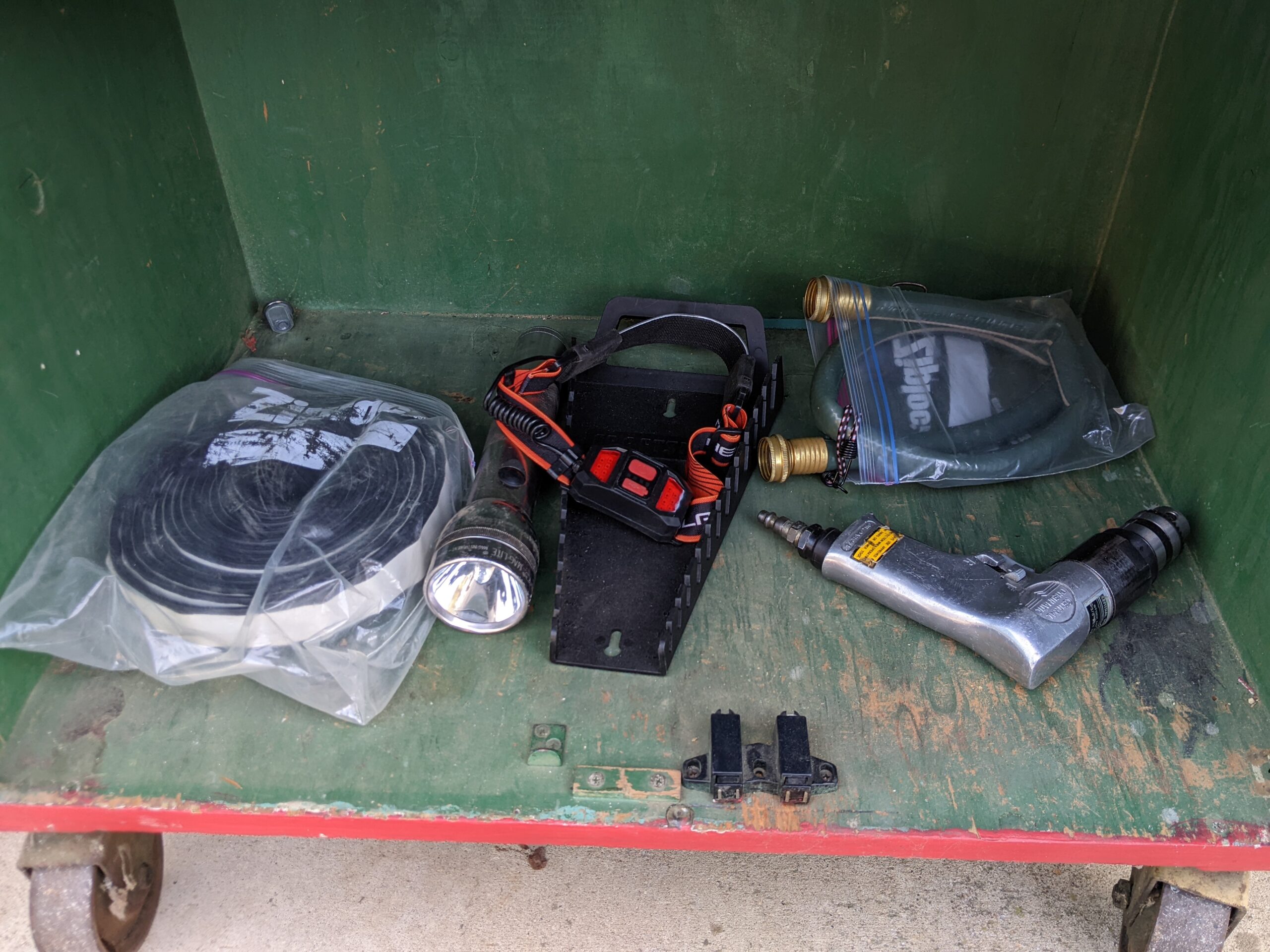 Lot # 20 – Red rolling tool chest / cabinet combo w/ a large assortment of tools. - Image 15