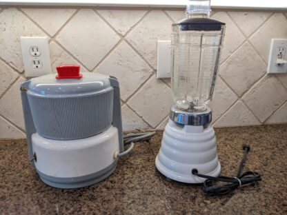 Lot # 47 – Vintage acme juicer and Osterizer beehive blender - Image 3