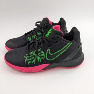 Lot # 9 - Nike Kyrie Flytrap 2 Unisex Kids black basketball shoes Size: 5Y Gently used
