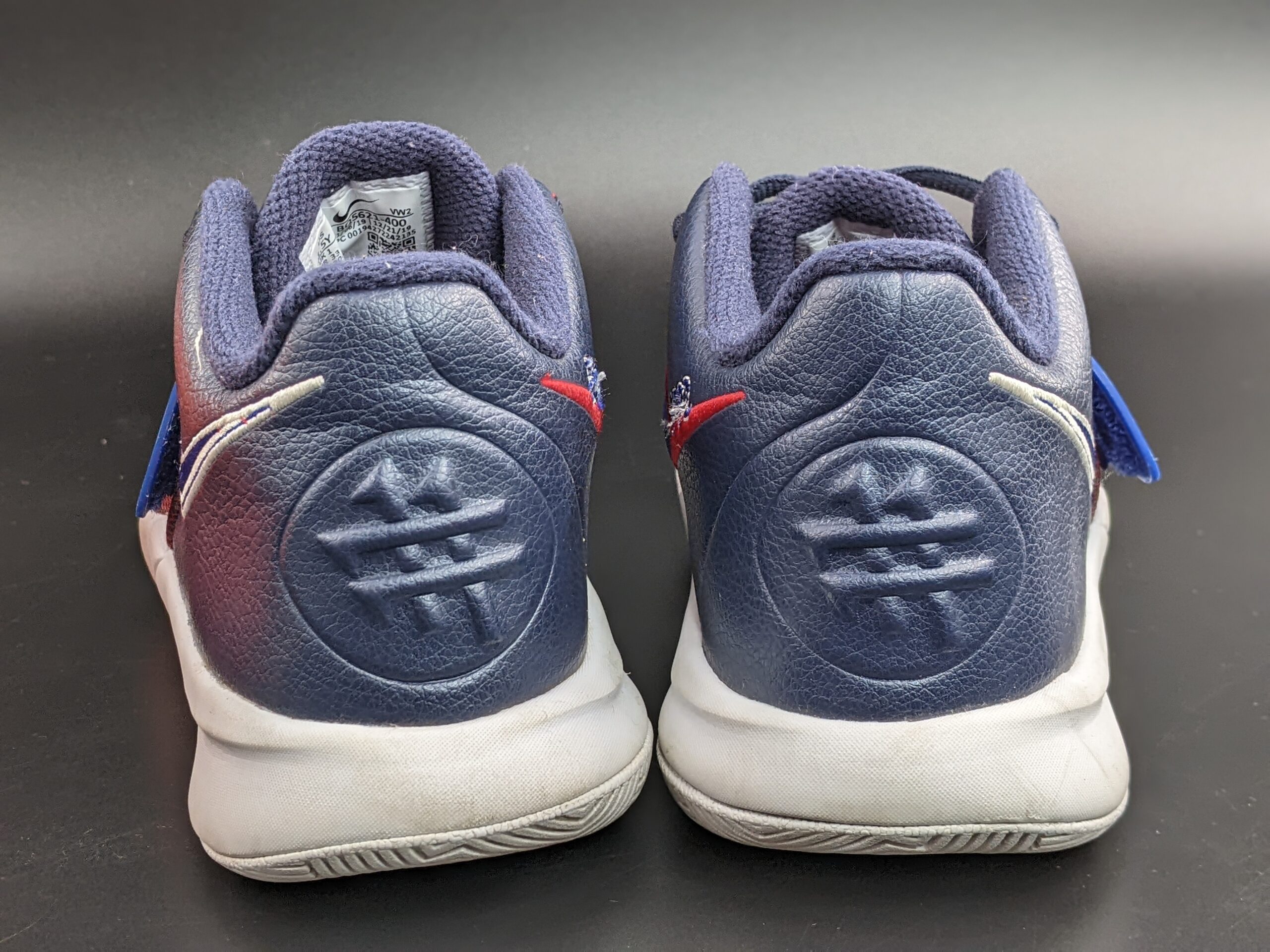 Lot # 14 – Nike Kyrie Flytrap lll Basketball Shoes Youth Size: 1.5y gently wore w/ Box - Image 5