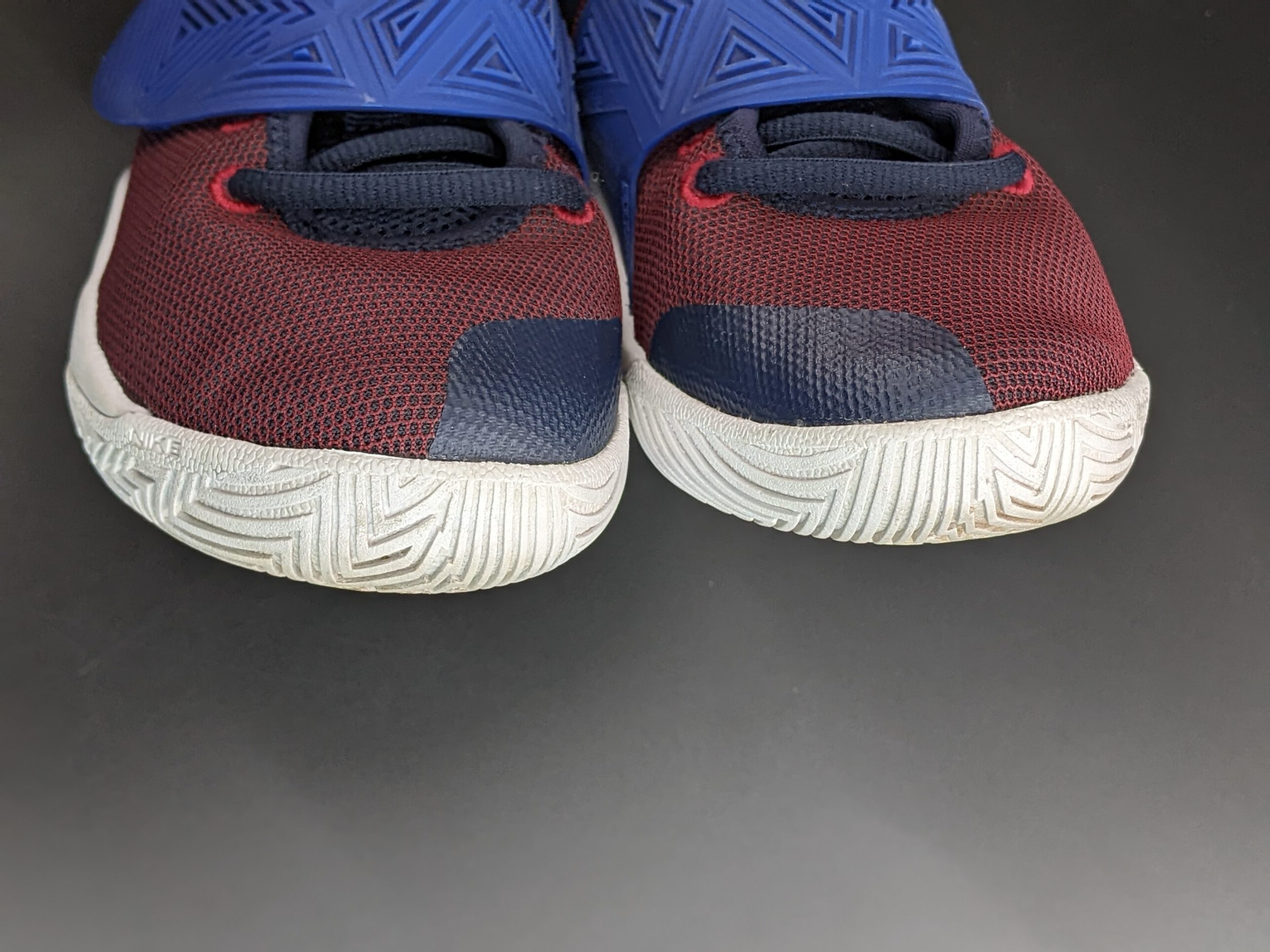 Lot # 14 – Nike Kyrie Flytrap lll Basketball Shoes Youth Size: 1.5y gently wore w/ Box - Image 9