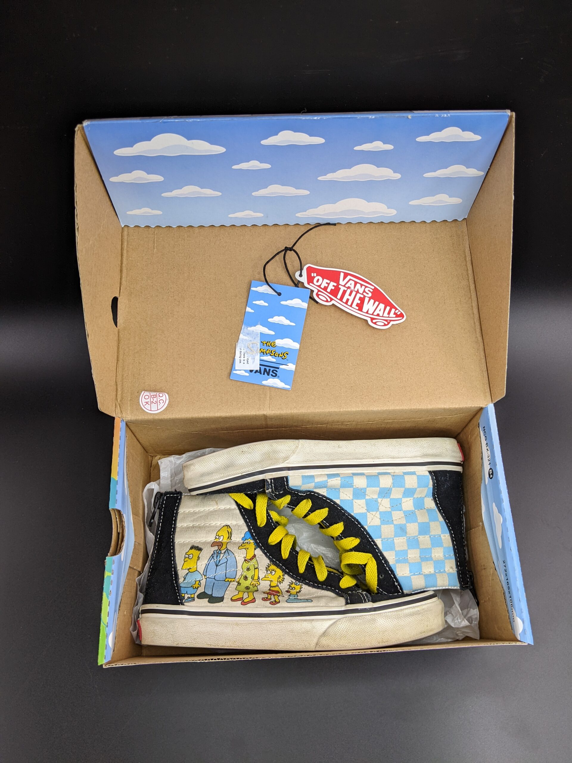 Lot # 15 – Collectable Vans The Simpsons Family Portrait 2020 sk8-Hi Zip Size: 1.5 Youth Used with Box - Image 2