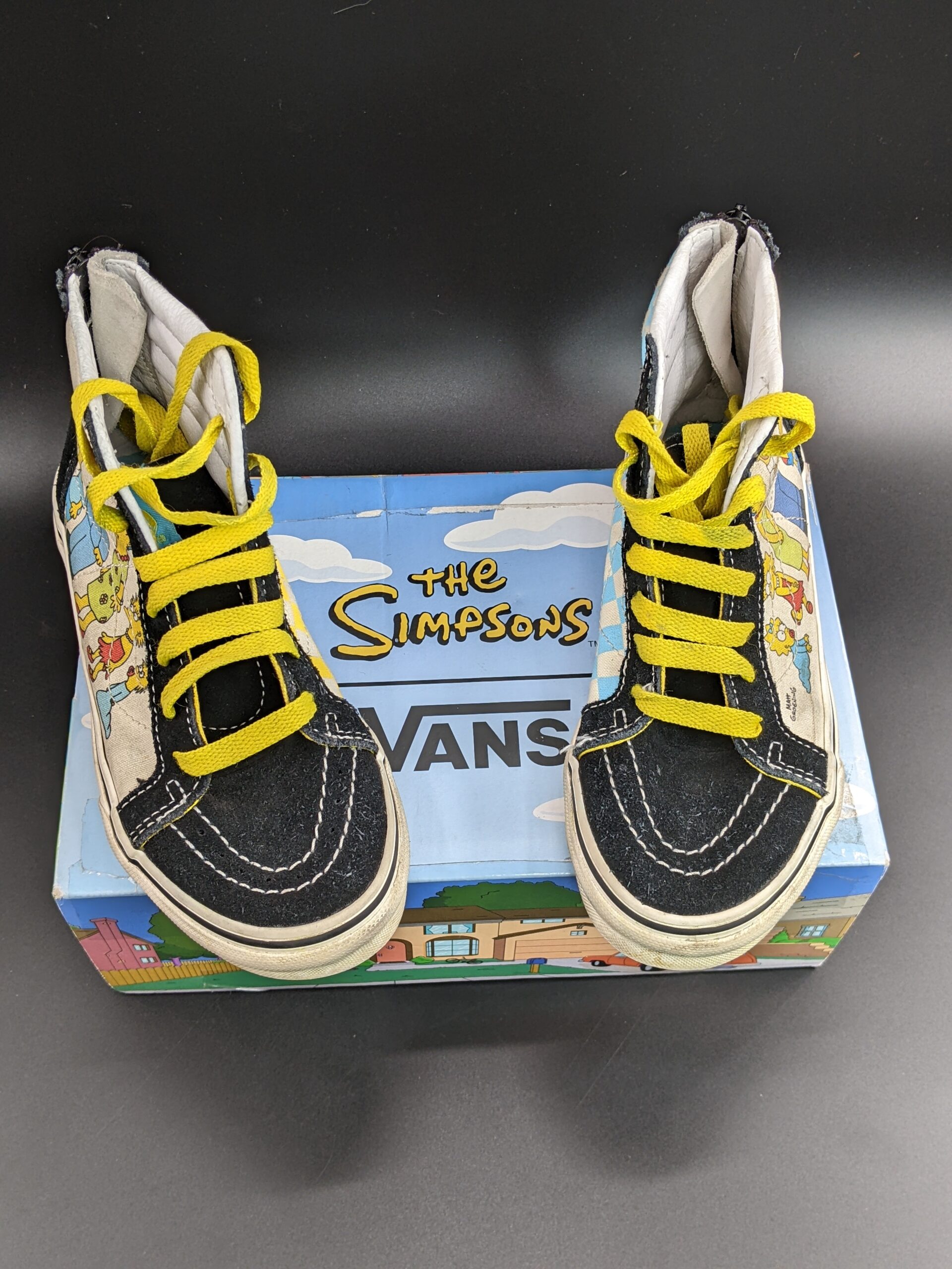 Lot # 15 – Collectable Vans The Simpsons Family Portrait 2020 sk8-Hi Zip Size: 1.5 Youth Used with Box - Image 3