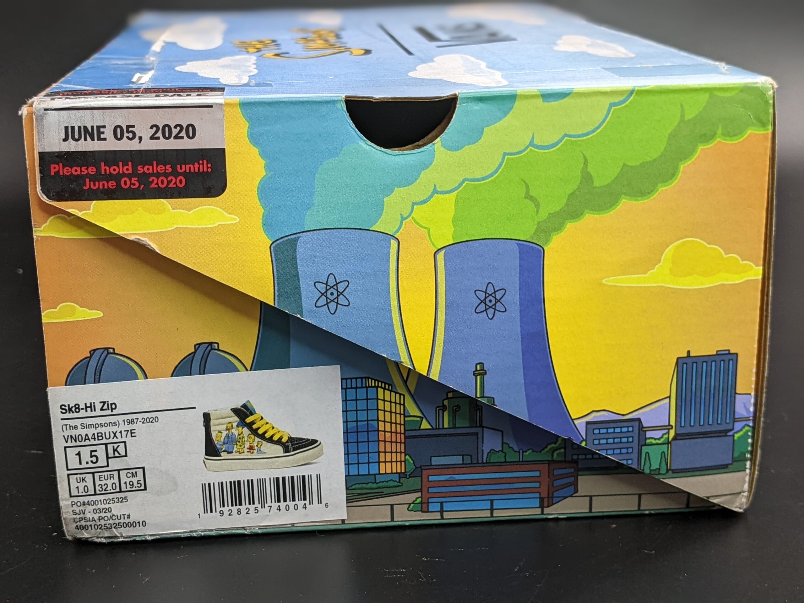 Lot # 15 – Collectable Vans The Simpsons Family Portrait 2020 sk8-Hi Zip Size: 1.5 Youth Used with Box - Image 10