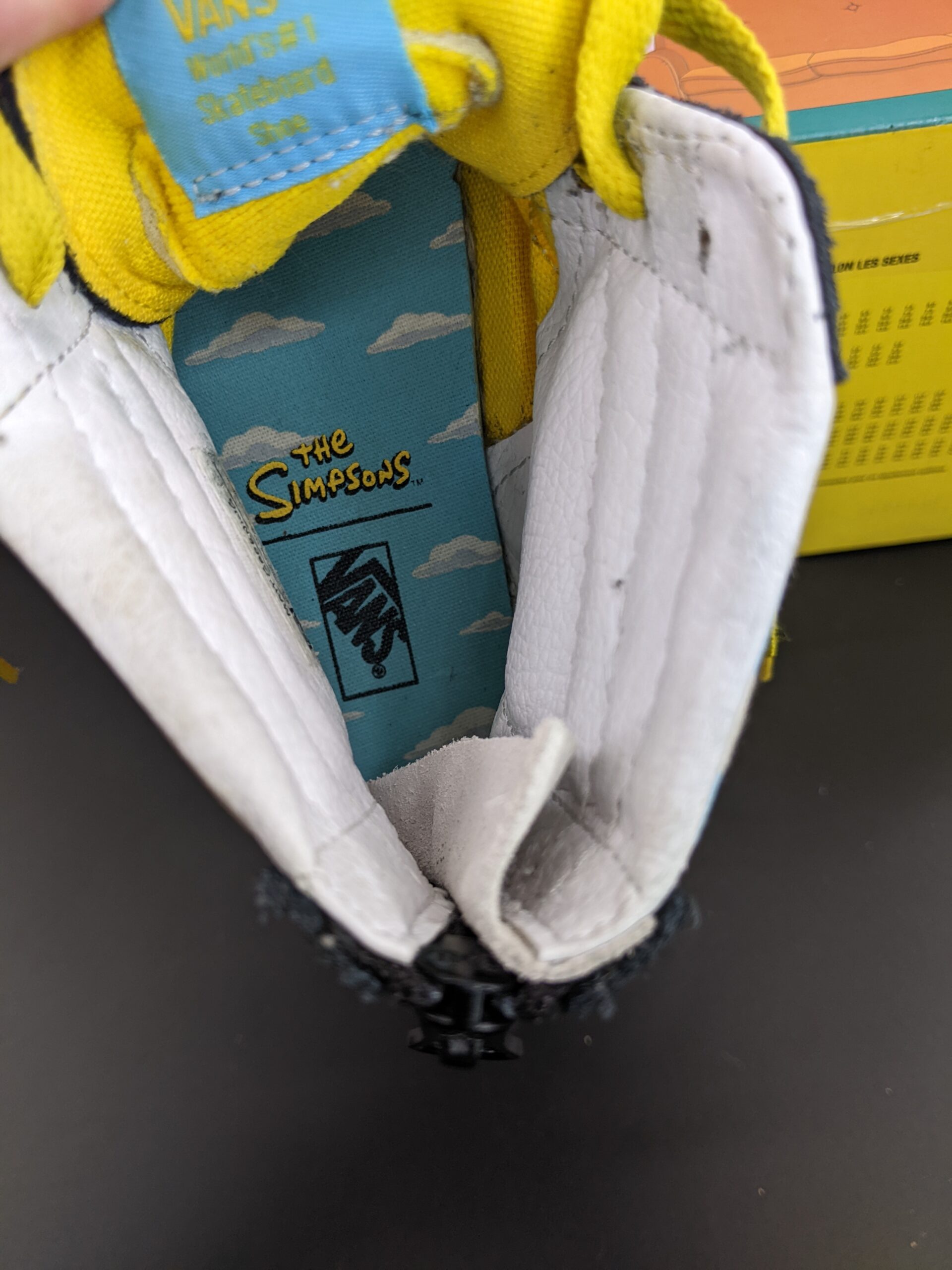 Lot # 15 – Collectable Vans The Simpsons Family Portrait 2020 sk8-Hi Zip Size: 1.5 Youth Used with Box - Image 11