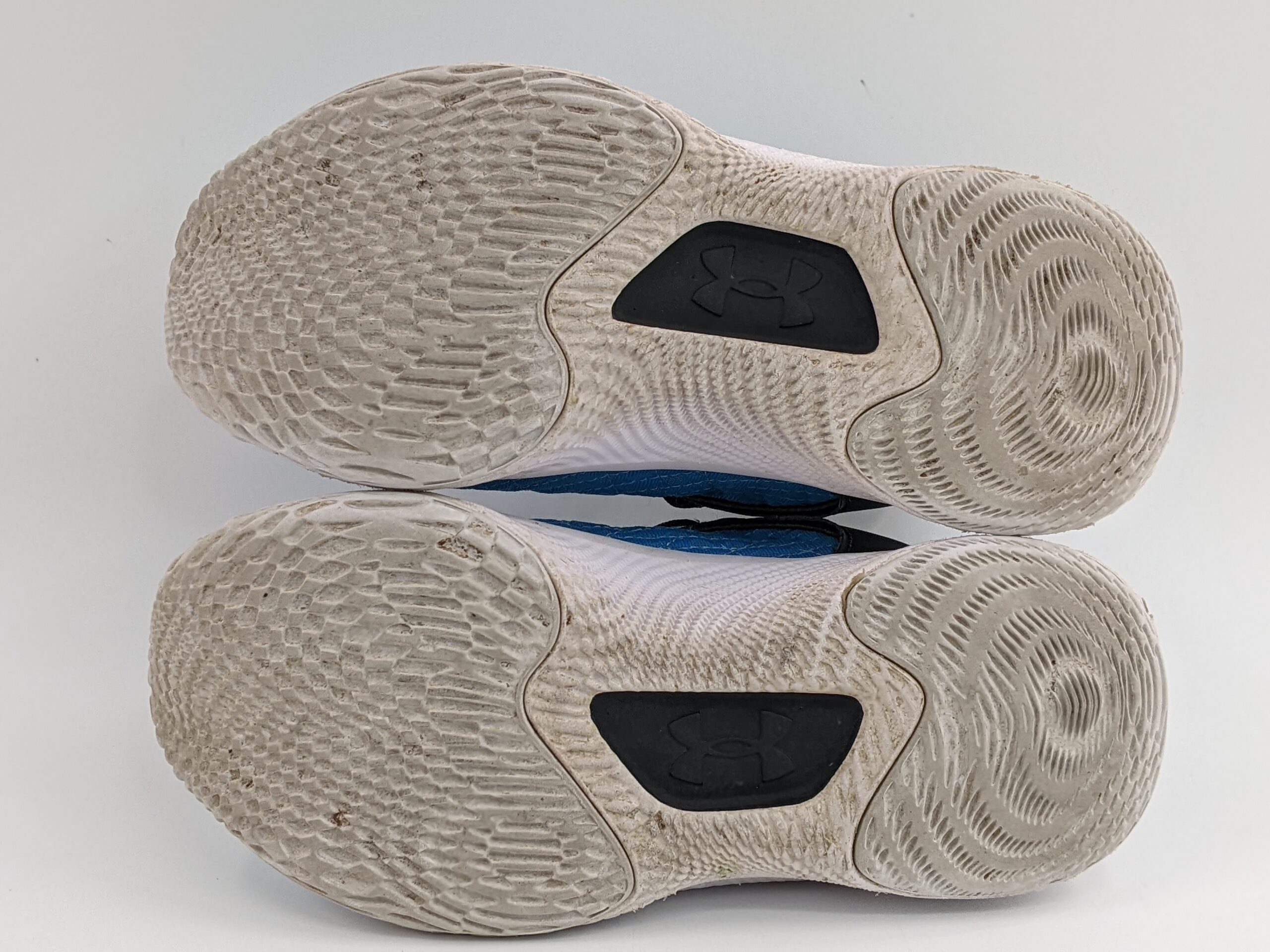 Lot # 19 – Collectable Under Armour Stephen Curry Flow 9 Cookie Monster basketball shoes Sesame Street Size: youth 3y (Good used Condition) - Image 4