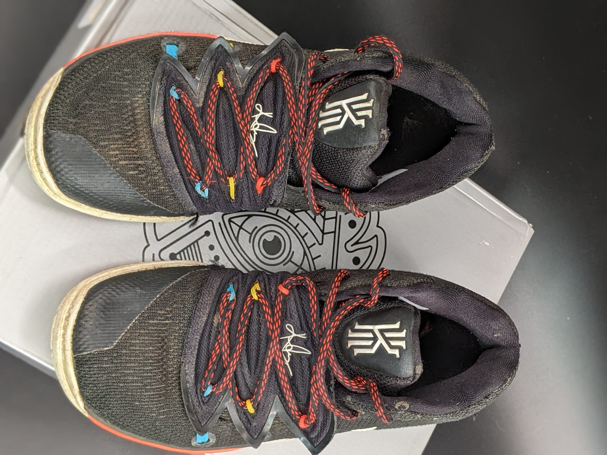 Lot # 24 – Collectable Nike Kyrie 5 SBSP Friends 2019 Size: 13c Childs  (used condition w/ box) - Image 5