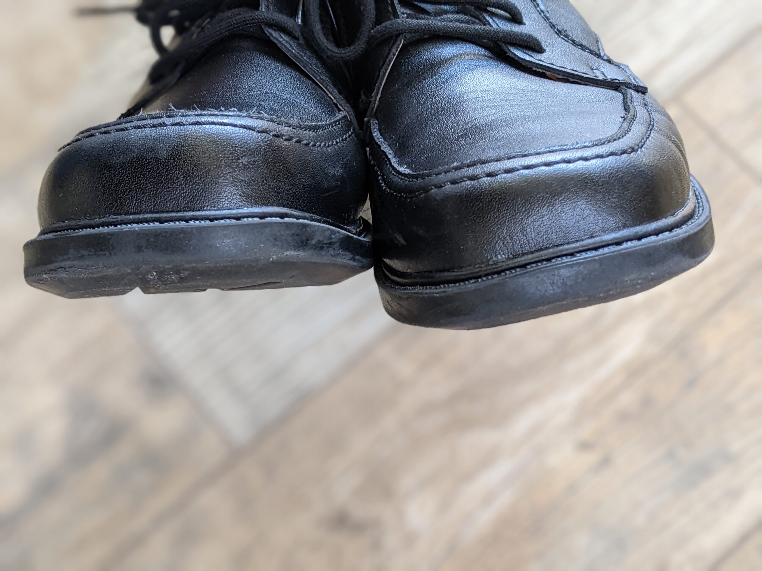 Lot # 30 – Florsheim Billings Jr. ll Black Dress shoes Kids size 2.5m  (worn once w/ box) - Image 6