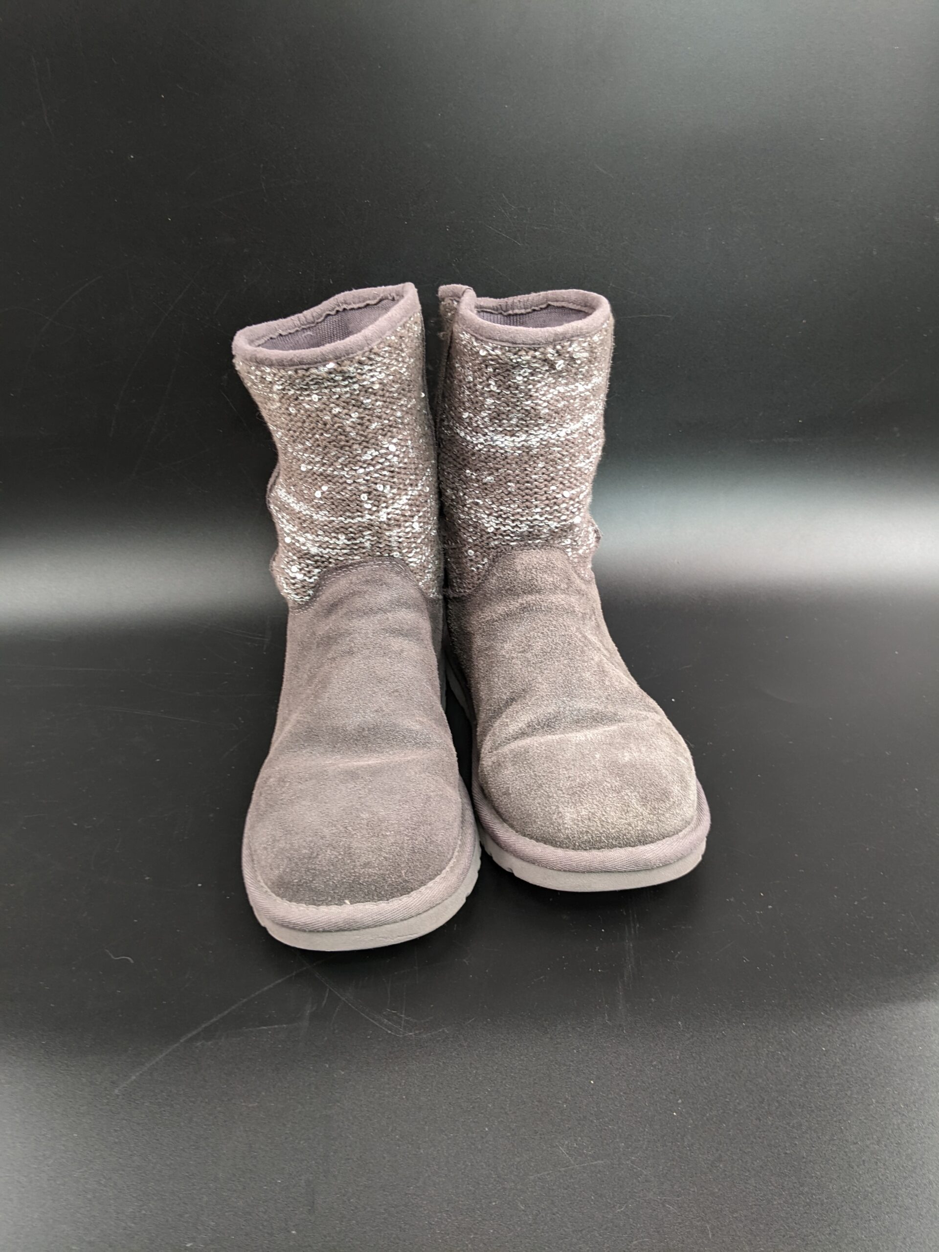 Lot # 46 – Ugg Boots Grey Sequence Womens Size 6 (Used) - Image 5