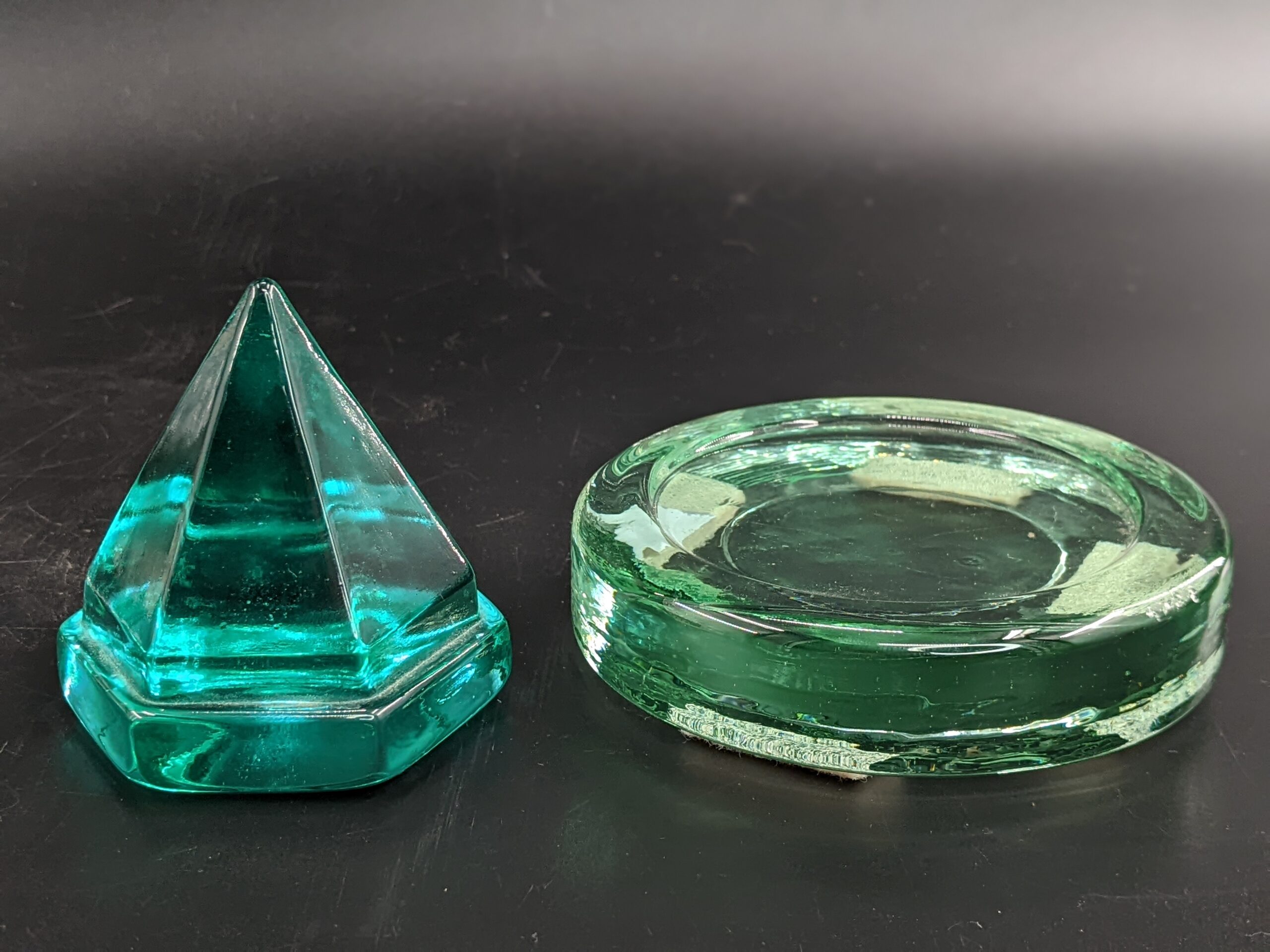 Lot # 68 – Lot of Shells, marbles and Nautical Green Ships Prism Pyramid with glass base - Image 4