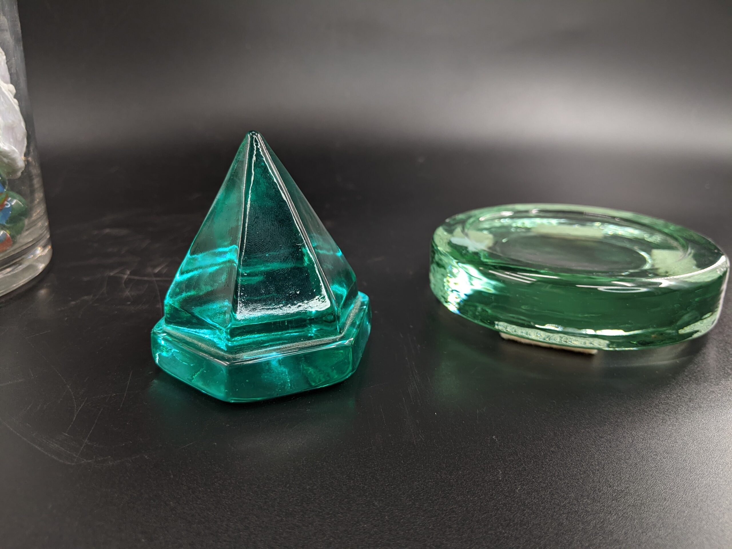 Lot # 68 – Lot of Shells, marbles and Nautical Green Ships Prism Pyramid with glass base - Image 6