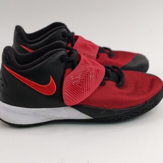 Lot # 33 - Nike Kyrie Flytrap lll Youth Basketball shoes Size-1.5Y  (Gently used)