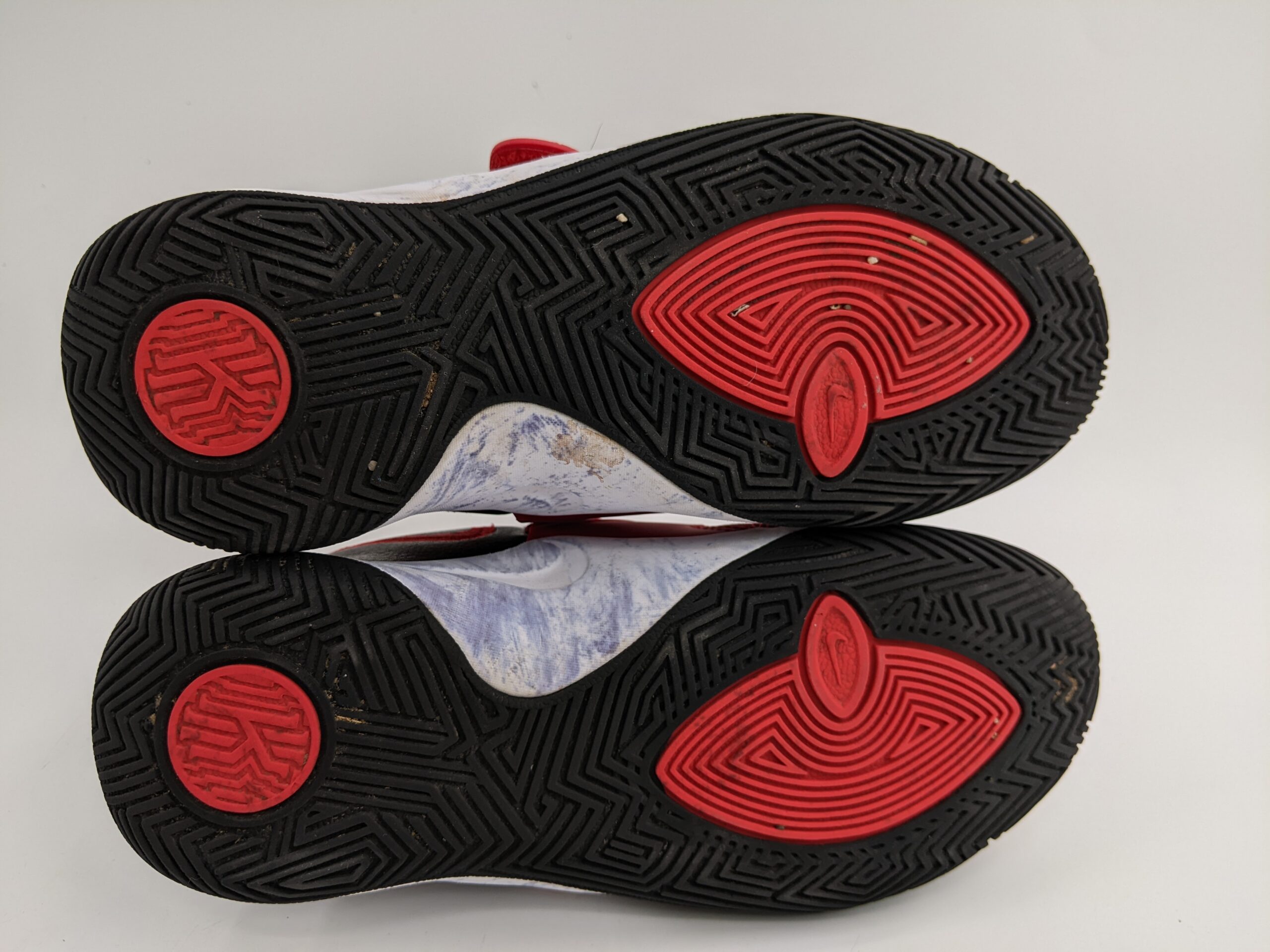 Lot # 33 – Nike Kyrie Flytrap lll Youth Basketball shoes Size-1.5Y  (Gently used) - Image 6