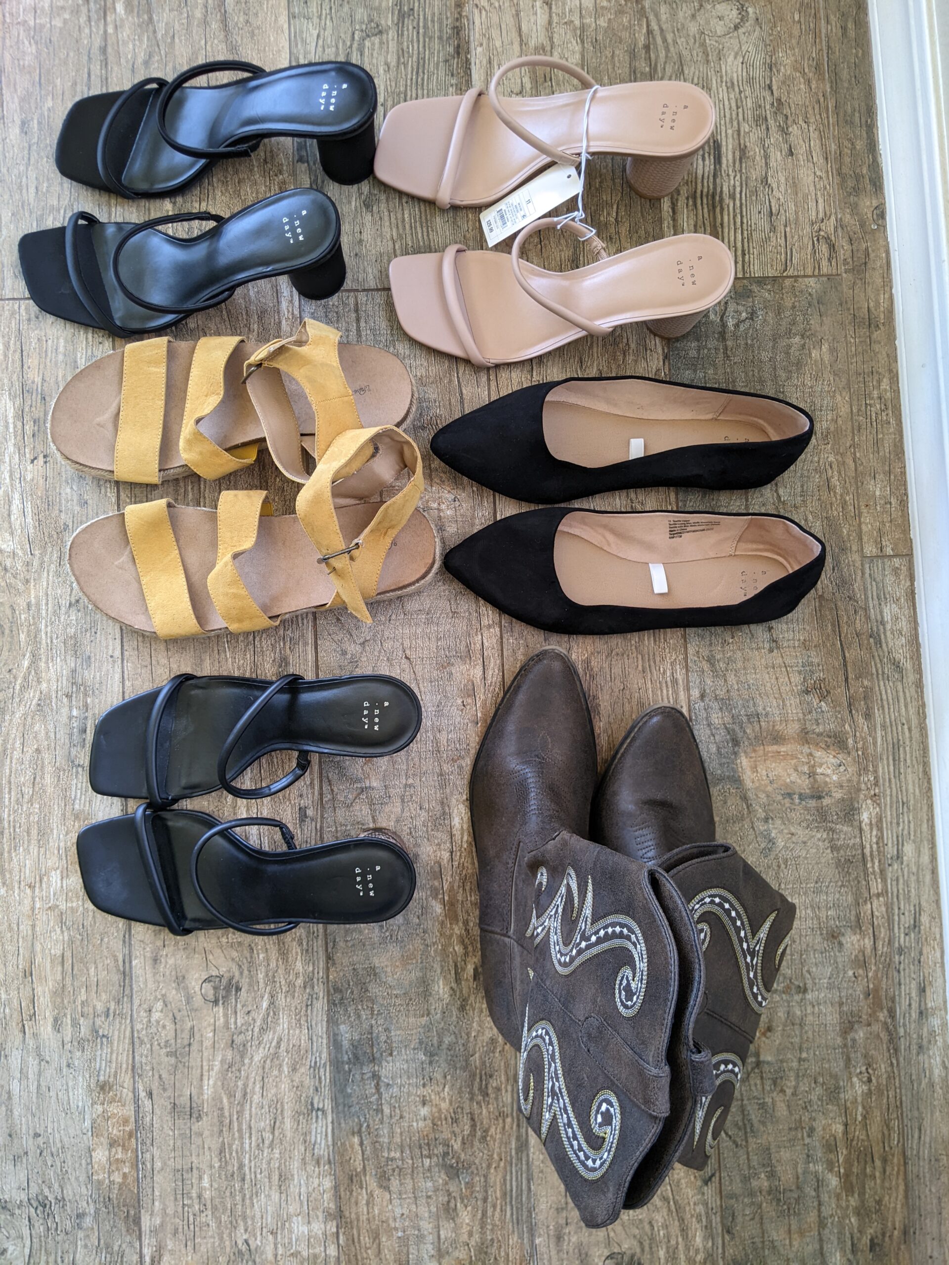 Lot # 40 – Lot of Womens Shoes Size 11 (Gently used) - Image 2