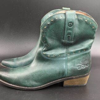 Lot # 47 - Womens Green Boots Size: 9.5