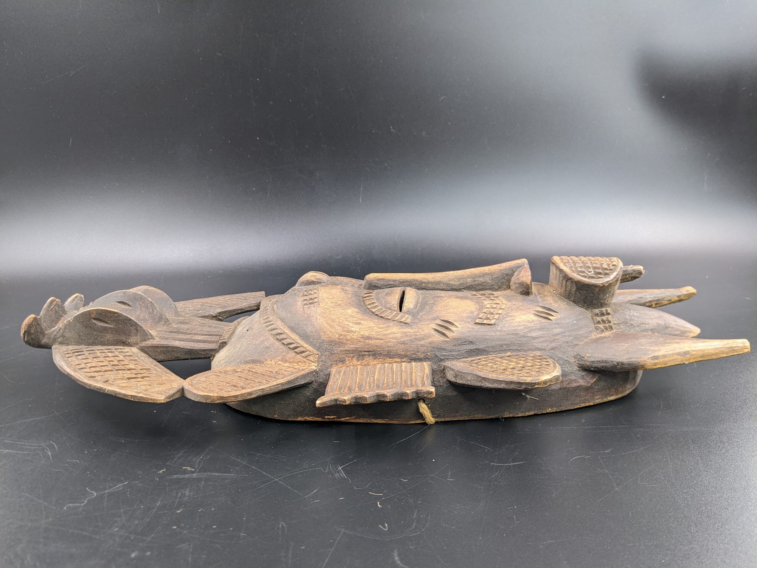 Lot # 75 – African Kpelie wooden carved Mask - Image 5