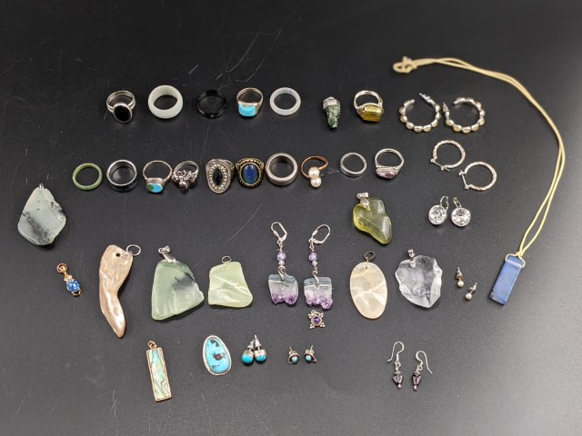 Lot # 88 – Jewlery Lot – earrings, rings, pendants – unique pieces