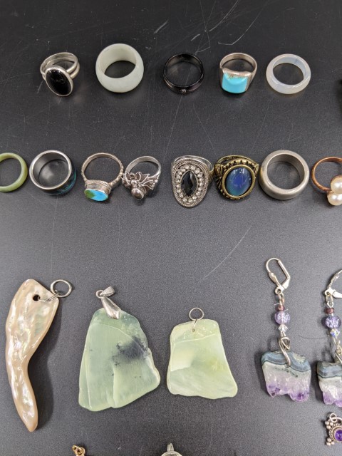 Lot # 88 – Jewlery Lot – earrings, rings, pendants – unique pieces - Image 6