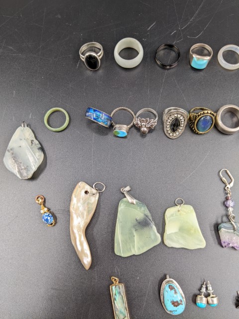 Lot # 88 – Jewlery Lot – earrings, rings, pendants – unique pieces - Image 8