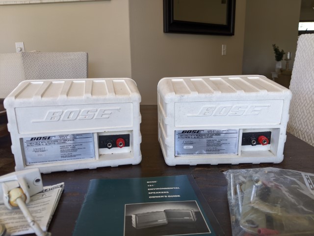 Lot # 89 – Bose 151 Environmental Speakers w/ mounting brackets - Image 3