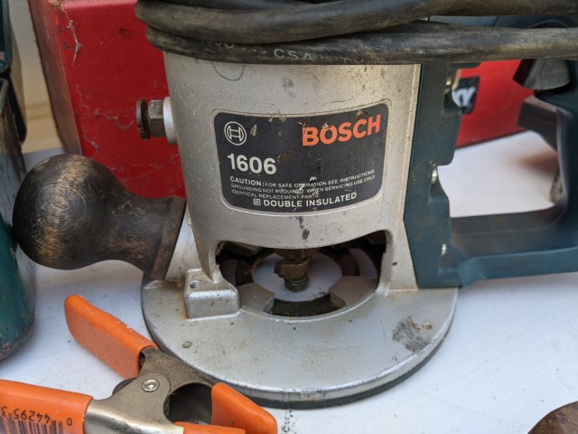 Lot # 90 – Huge Tool Lot – Makita 110mm circular saw, Makita 13mm angle drill, Bosch 1606 router, Skill saw, wood-working tools, and much more! - Image 5