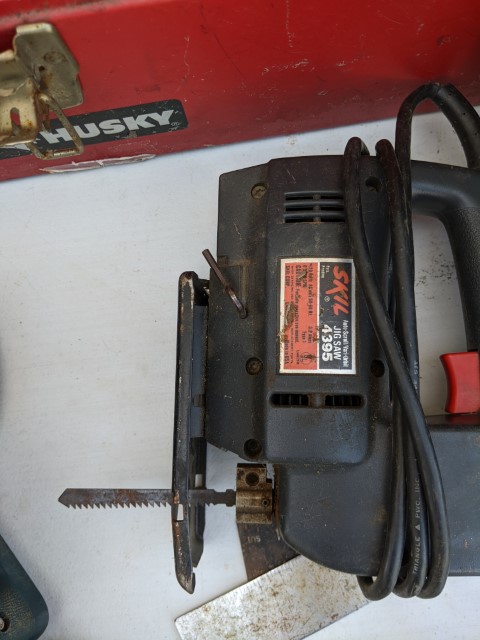 Lot # 90 – Huge Tool Lot – Makita 110mm circular saw, Makita 13mm angle drill, Bosch 1606 router, Skill saw, wood-working tools, and much more! - Image 7