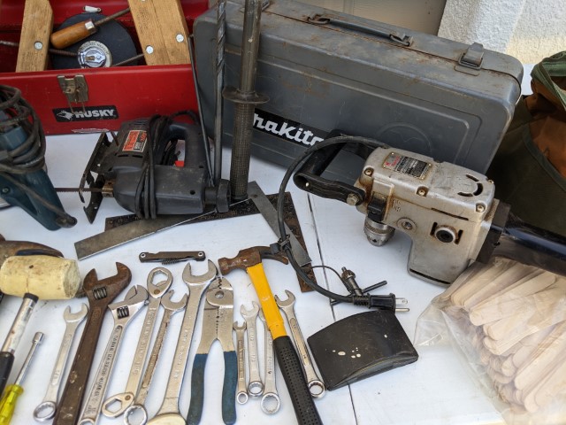 Lot # 90 – Huge Tool Lot – Makita 110mm circular saw, Makita 13mm angle drill, Bosch 1606 router, Skill saw, wood-working tools, and much more! - Image 11